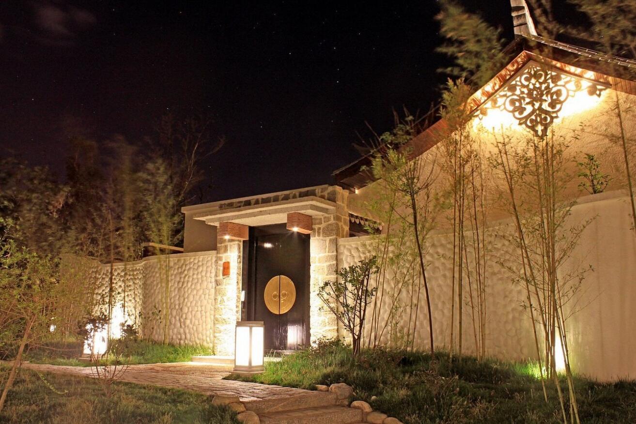 美麗相約·大理夢(mèng)蝶莊酒店側(cè)門